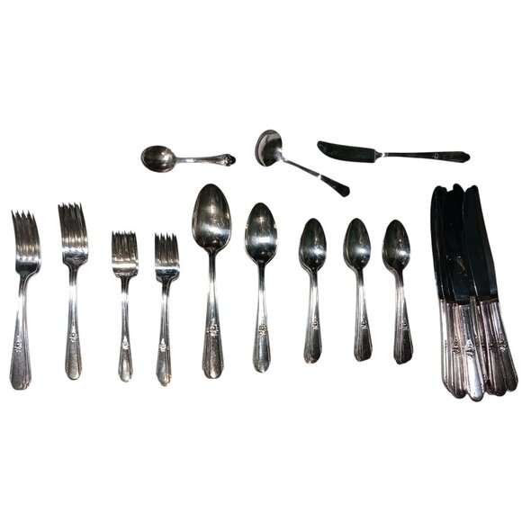 Wm Rogers Vintage Silverplate Flatware set - 1937 - Memory Hiawatha pattern - Picture 10 of 14
